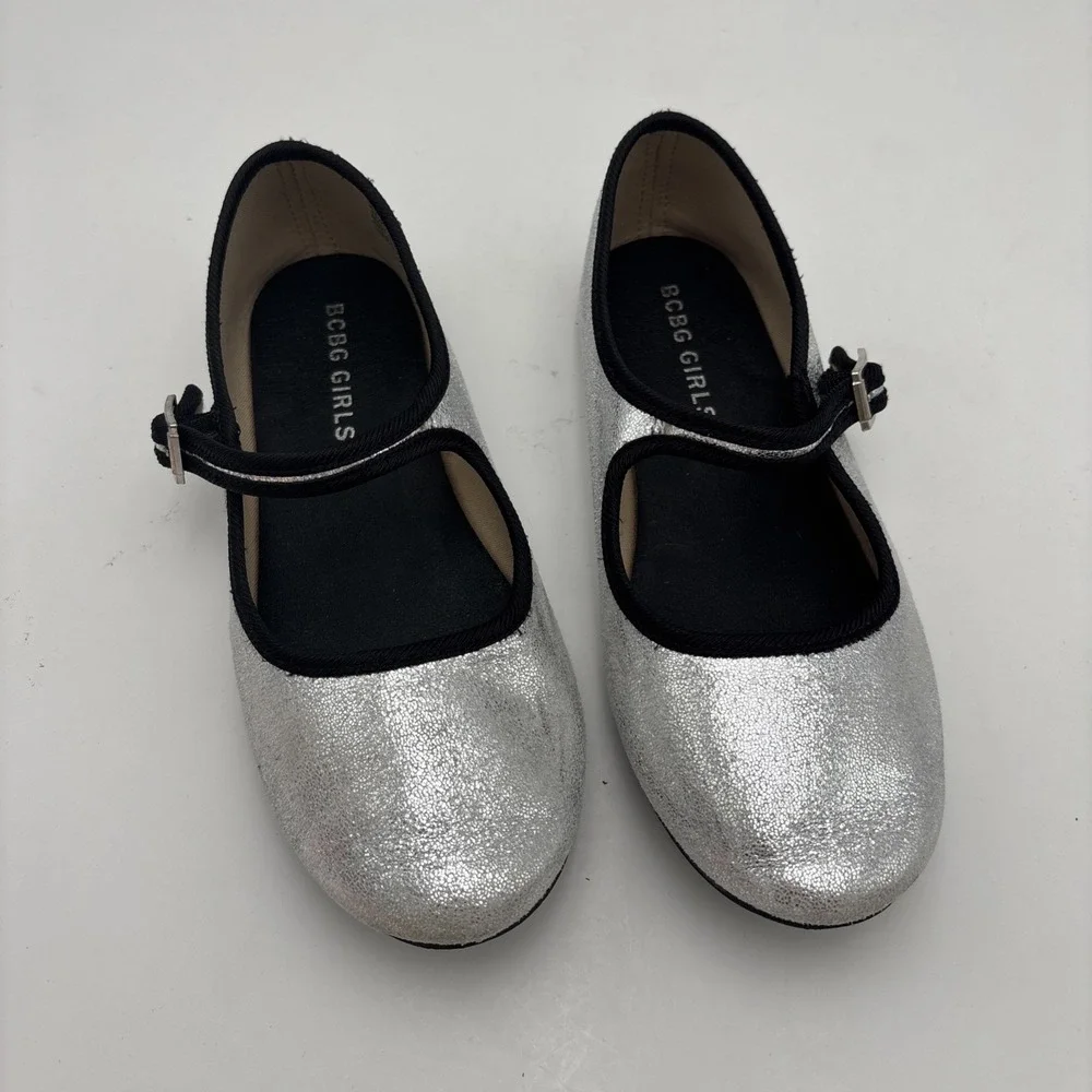 BCBG Girls Silver Buckle Mary Jane Flats Girls Round Toe Low Top Rubber Sole